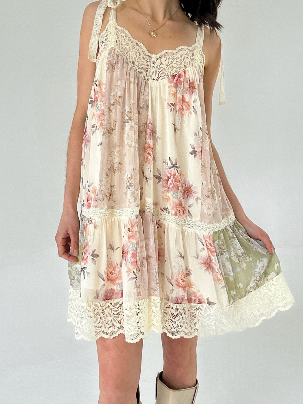 By Together Cream Floral Chiffon Lace-Trim Womans Mini Dress Size M - Picture 2 of 11